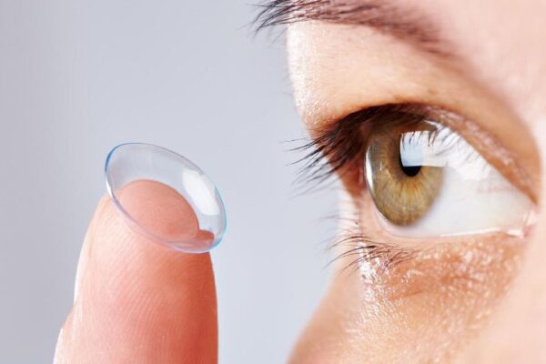 Softlens Tak Bisa Menggantikan Fungsi Kacamata